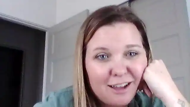 Michelle-Stewart - Flirt4Free Live Video Recording - 2025 05-05 16:12:44