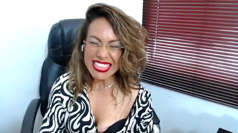 Office_Secret - Myfreecams Record Video - 2025 03-03 15:06:00
